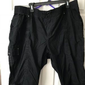 Catherine’s black Capri pants